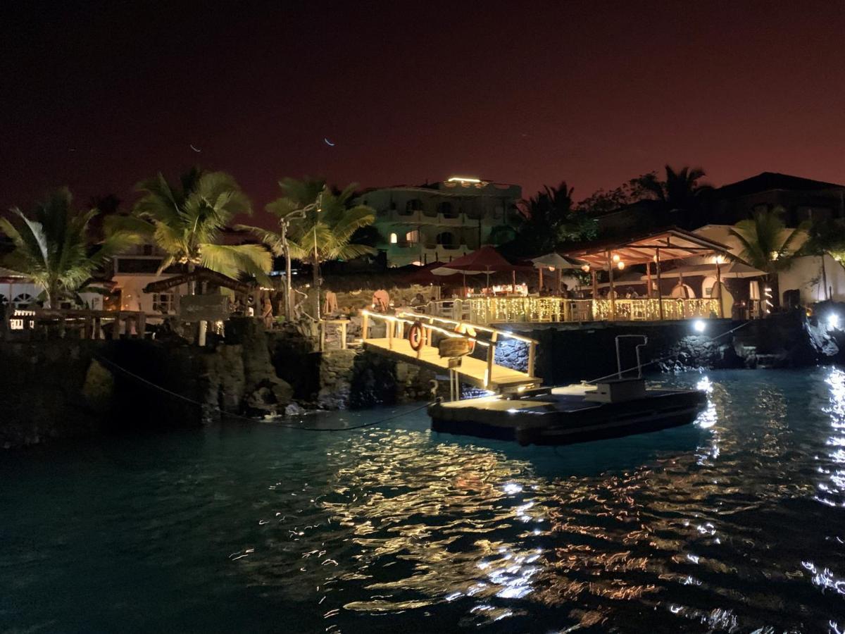 Hotel Angermeyer Waterfront Inn Puerto Ayora  Exterior photo